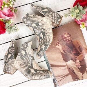 Steve Madden Rockir Snakeskin Print Ankle Boots 6.5